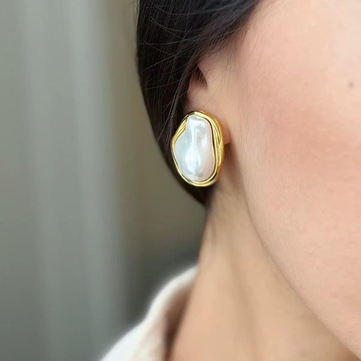 Pearl Stud Earrings - 18k PVD gold plated