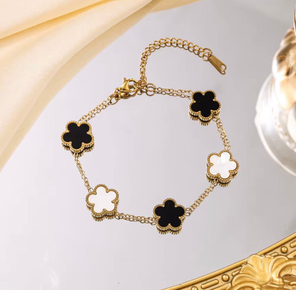 Lucky Me Clover 18K gold plated leaf Bracelet