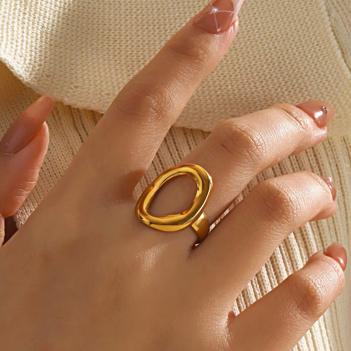 Deligenza Bold Oval Statement Ring – 18K PVD Gold Plated