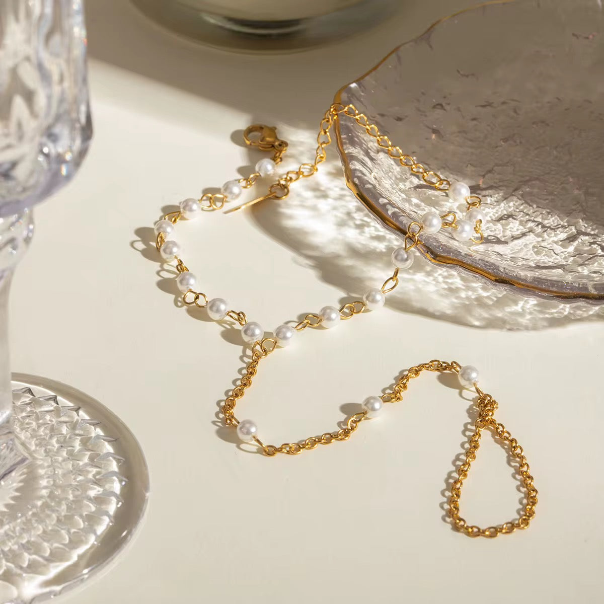 Deligenza Pearl Hand Chain Bracelet – 18K Gold PVD Stainless Steel Hand Harness