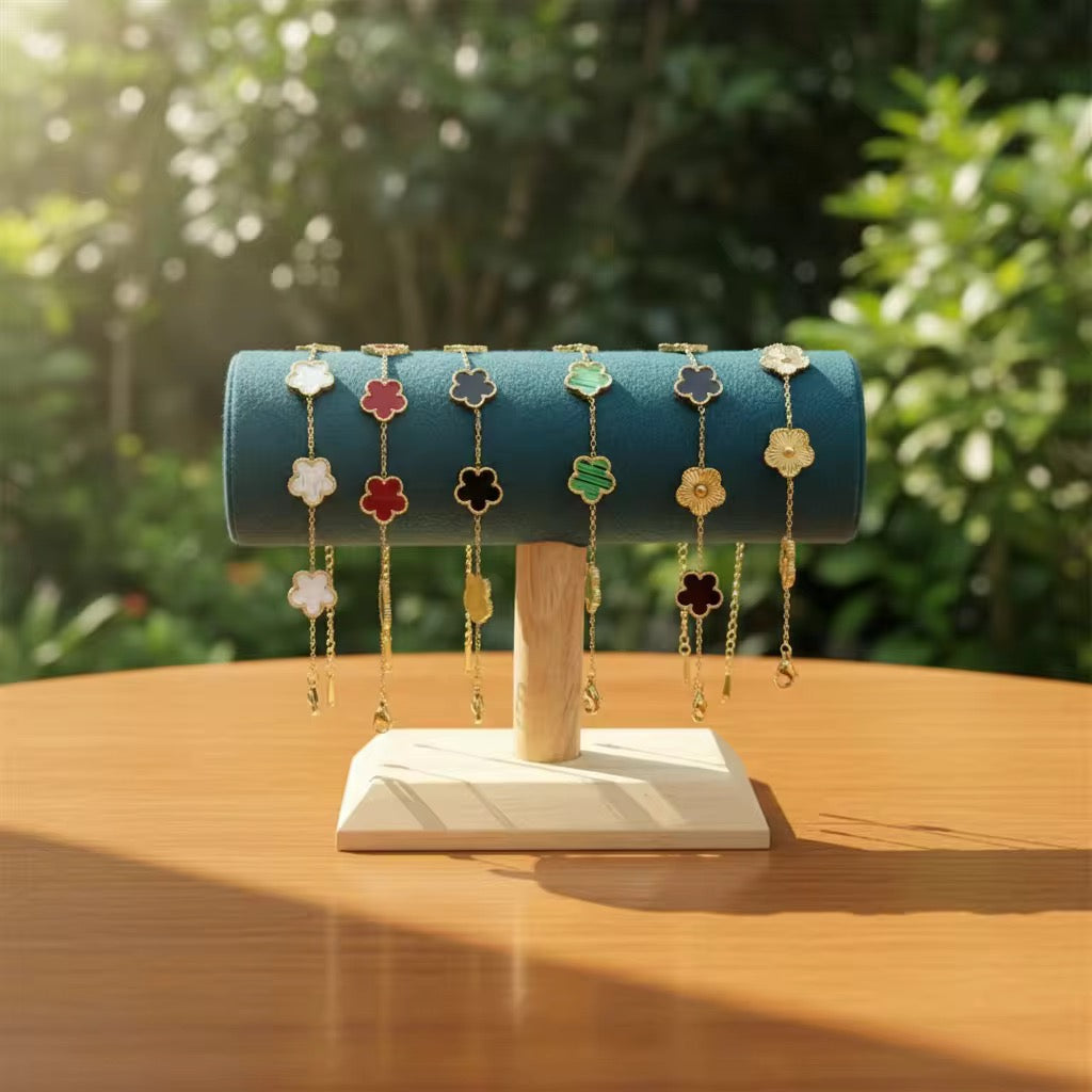 Lucky Me Clover 18K gold plated leaf Bracelet