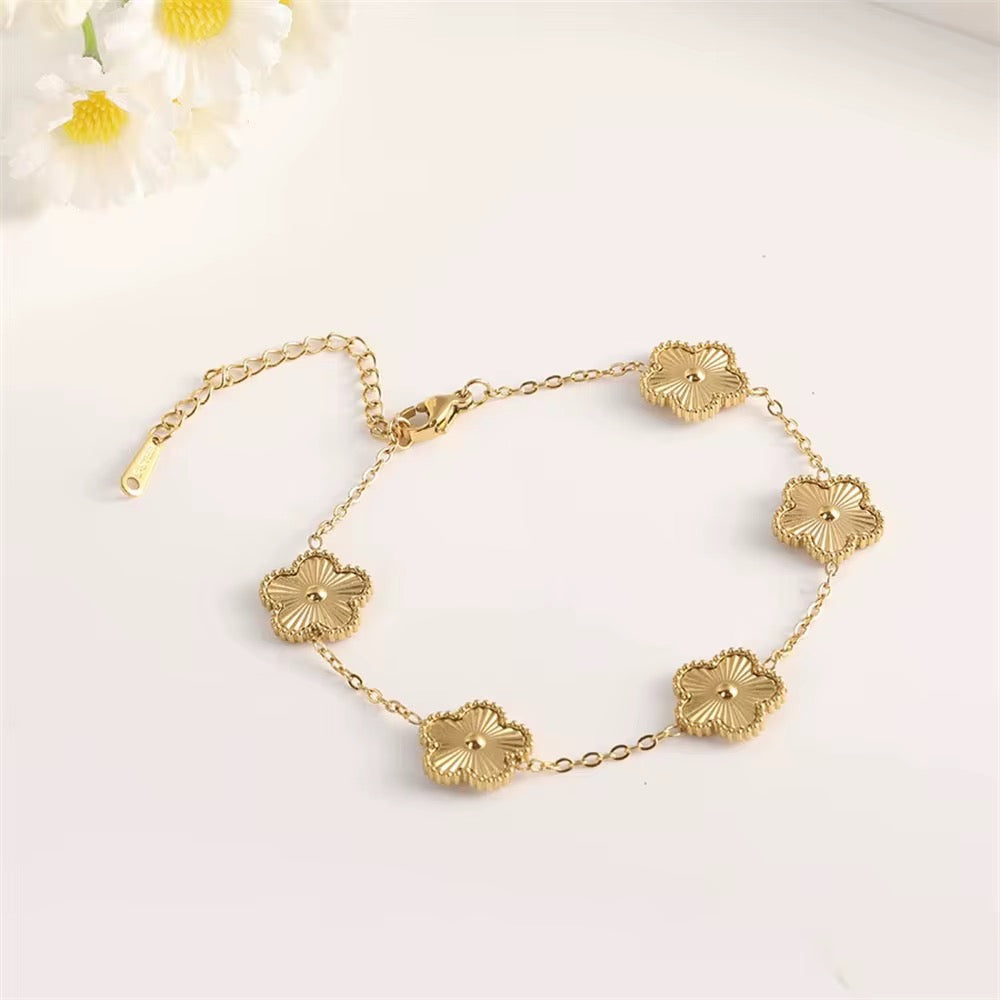 Lucky Me Clover 18K gold plated leaf Bracelet